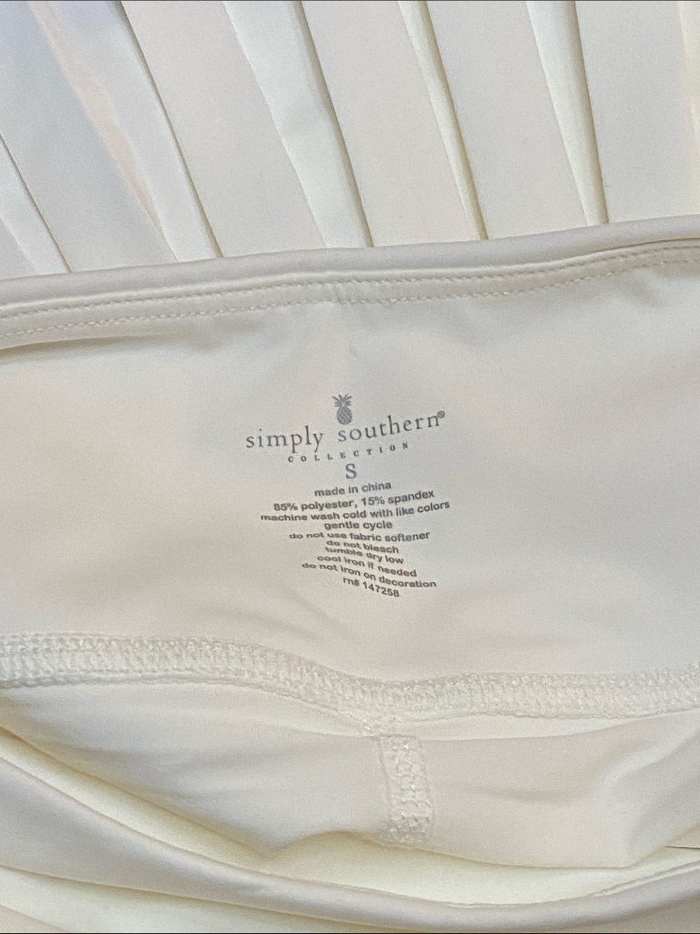 Simply Southern White Pleated Skirt Size women’s small like new - Picture 3 of 3